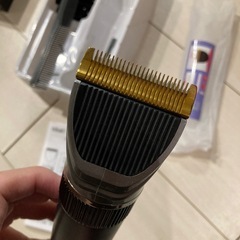 1/15までに処分予定
　バリカン ヘアカッター 【5段階ダイヤル&7種類アタッチメント】 電動バリカン 3段階スピード調節 LED電量ディスプレイ 散髪用 IPX7防水 全身水洗い可 強力モーター 自動研磨 低騒音 大容量USB充電式 コードレス 安全ロック付き ヘアクリッパー 軽量 大人/子供/家庭/業務用 (シルバー)の画像
