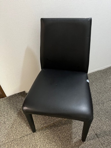 大塚家具の革張り　黒　ダイニングチェア　2脚で5000円