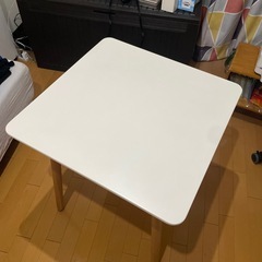 テーブル