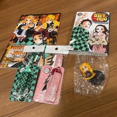 新品未使用❗️鬼滅の刃グッズ　ベトナム版マンガ、ぬり絵、フィギュ...