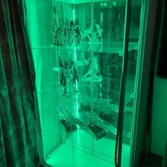 値下げしました!!冷蔵庫126L❗配達できます　取引中　
ガラスコレクションケース　RGB LED
