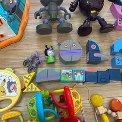 おもちゃ　まとめ　乳児　幼児　アンパンマン　ポケモン　タンバリン　知育玩具　ピタゴラス　キューブ　ひらめきキューブ　マグネットブロック　メカセット　電話　ダダンダン　こうてつバイキンマン　おおきなよくばりボックス　電話　ちびっこでんわ　わんわん　ユシラ社 JUSSILA　カラーむかで　カラームカデ 木のおもちゃ　プルトイ　プルトーイ　ピープル　鍵の画像