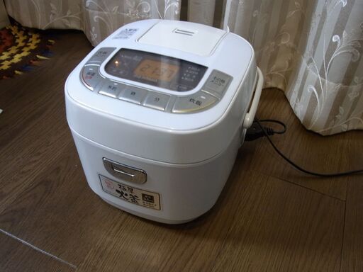 【取引中】アイリスオーヤマ　炊飯器　３合炊き