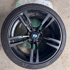 19インチのBMW純正ホイール4本セット、使用可能スタッドレスタイヤ付き。 BMW X3、X4オプション19インチ純正のランフラット