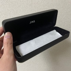 J!NSのメガネケース