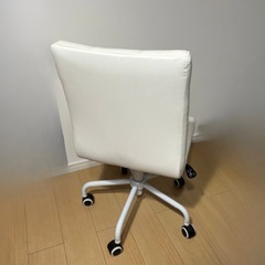 キャスター付きチェアの画像
