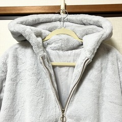 【フワモコパーカー美品】の画像