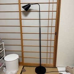 アイリスオーヤマ　フロアライト　ブラック　美品！おしゃれの画像