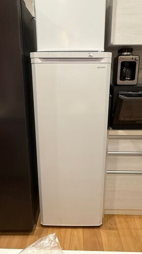 【直接取りに来ていただける方限定】冷凍庫　アイリスオーヤマ　175L  IUSD-18A-W