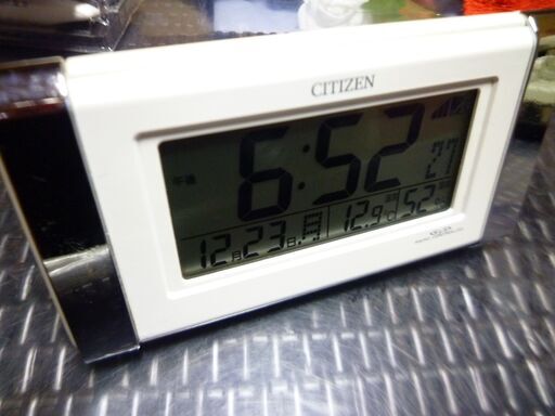 （お渡し者様が決まりました）シチズンリズム時計 8RZ090 電波めざまし時計