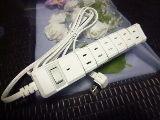 （管理A-20)３方向回転６連電源タップ美品
