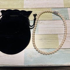 サンダル、バッグ、ネックレスセットの画像