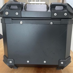 2月いっぱいで打ち切ります　HARD WORX バイク用アルミトップケース 45L ブラックの画像