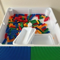 レゴテーブル、イス付き。
の画像