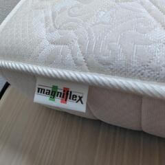 シングルベッドとマットレスの画像