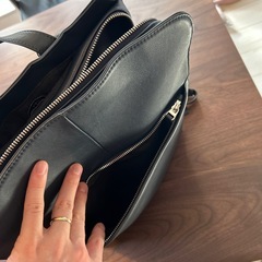 革のバックパックの画像