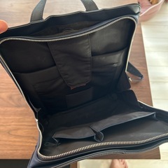 革のバックパックの画像