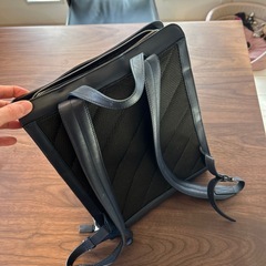 革のバックパックの画像