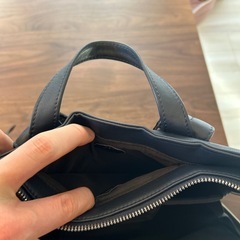 革のバックパックの画像
