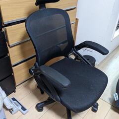 首と腰も支え座面広いチェアの画像