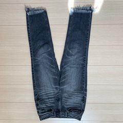 GU カットオフ ストレートジーンズ クロップド丈
