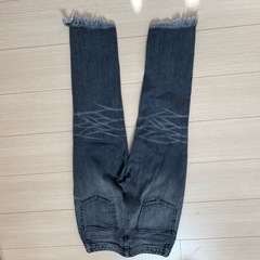 GU カットオフ ストレートジーンズ クロップド丈の画像