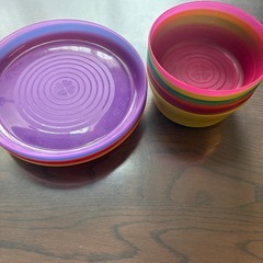 イケアのプラスチックコップお皿セット