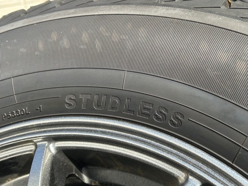 スタッドレスタイヤ　185/70R14