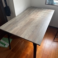 ダイニングテーブルの画像