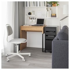 リモート、パソコン作業に最適！左右73 cm×奥50 cm IKEA MICKE/ミッケ の画像