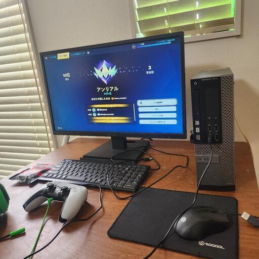 パソコン　グラボ付きPCセット　机とイヤフォンは違います。