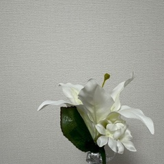 百合のブーケ、ブートニアセット(造花、ユリ、ウェディングフォト)の画像