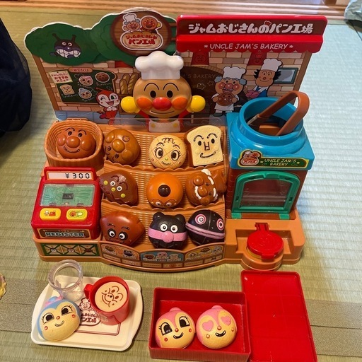焼き立てパン工場とアイスクリーム屋さん