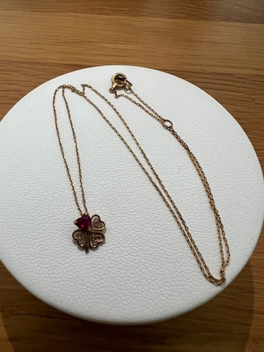 スタージュエリー　K18 ルビーとクローバーのネックレス