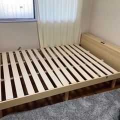 【受付終了】【美品】セミダブルベットフレーム　コンセントつき