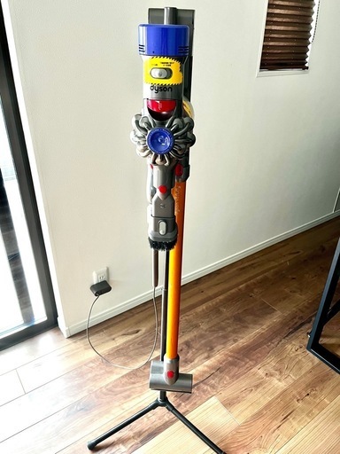 ダイソンSV10コードレスクリーナー　中古　Dyson