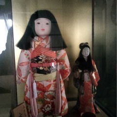 日本人形と人形2体