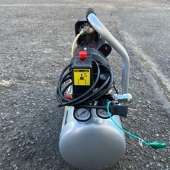 オイルレスエアコンプレッサー　高儀　10L
の画像