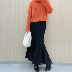 GU パフィータッチクロップドタートルネック オレンジMの画像