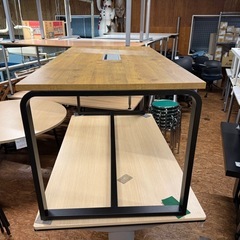 ミーティング　テーブル　幅150 奥75 高さ72cm 配線ホール付きの画像