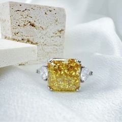 新品未使用　金運アップリング ゴージャス感 ブリンブリン キラキラ 輝き 人工シトリンダイヤ黄結晶石【フリーサイズ】人工石  韓国 ジュエリー レディース アクセサリー　ジュエリー箱付きの画像