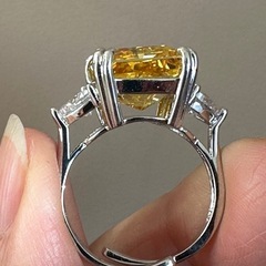 新品未使用　金運アップリング ゴージャス感 ブリンブリン キラキラ 輝き 人工シトリンダイヤ黄結晶石【フリーサイズ】人工石  韓国 ジュエリー レディース アクセサリー　ジュエリー箱付きの画像