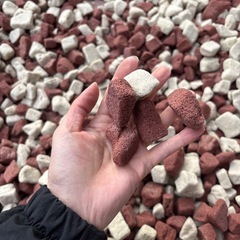 アイリスオーヤマ 防犯砂利 軽石の画像
