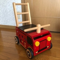 足けり乗用玩具（室内用）