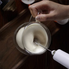 新品未使用 
黒 ミルクフォーマー 電動 ミルク泡立て器 泡立て器 ミニ 電動 ミルクフォーマー 泡立て器 ミルクフォーマー 電動 泡立て器 ミニ ミニ ミルク泡立て器 ミルクフォーマー 電動 USB充電式 3段階調整 2-in-1ステンレススチールの画像