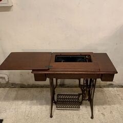 🔥🔥期間限定・設置無料有り🔥🔥三菱 シンガー レトロ 足踏みミシン 作業台の画像