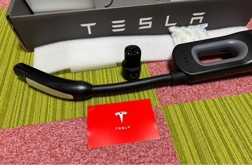 Tesla（テスラ）純正CHAdeMOアダプター