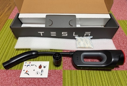 Tesla（テスラ）純正CHAdeMOアダプター