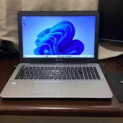 ノートパソコン　ASUS X555U