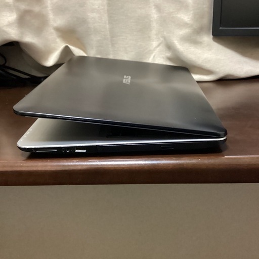 ノートパソコン　ASUS X555U